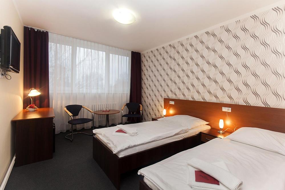 Arkada Hotel Bucovice Экстерьер фото