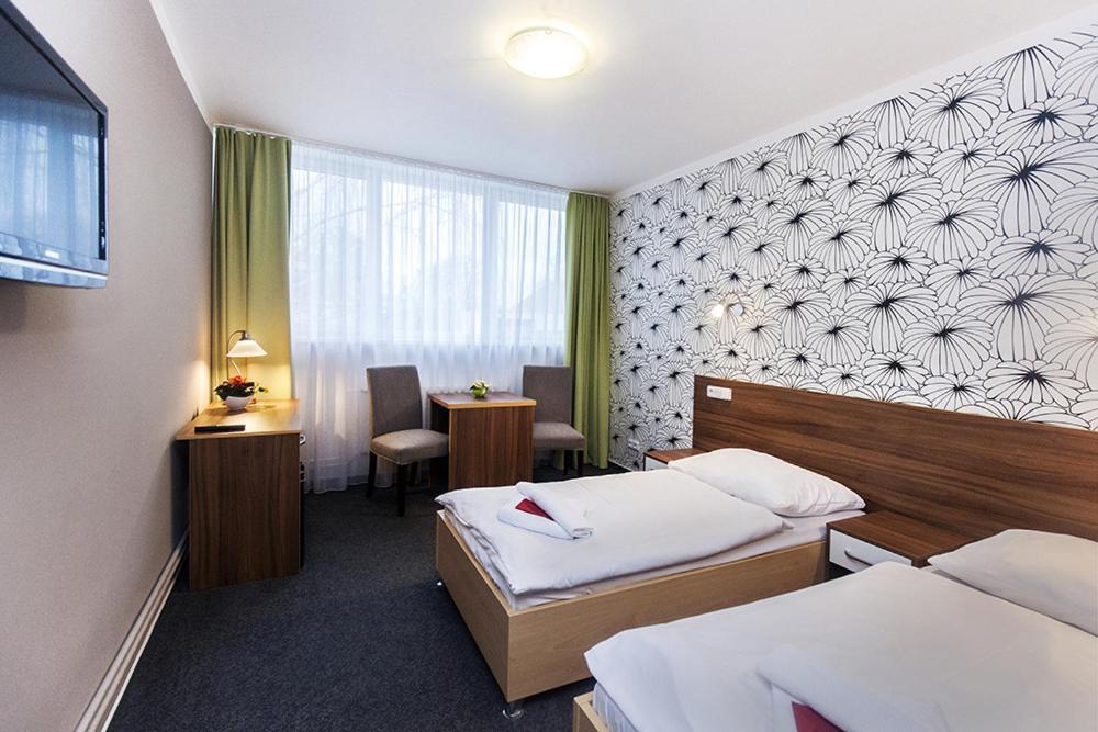 Arkada Hotel Bucovice Экстерьер фото