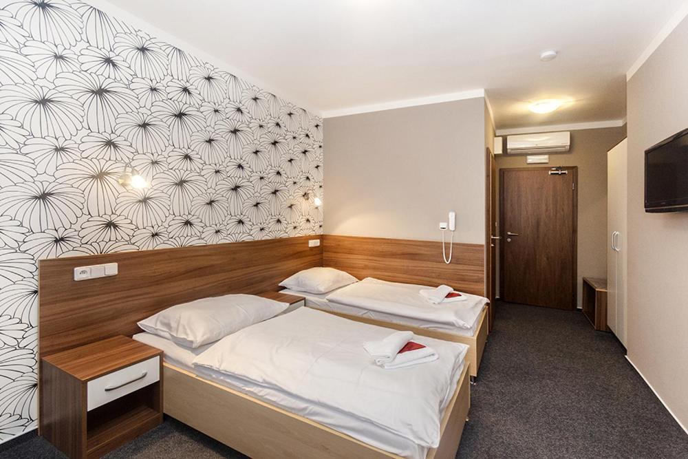 Arkada Hotel Bucovice Экстерьер фото
