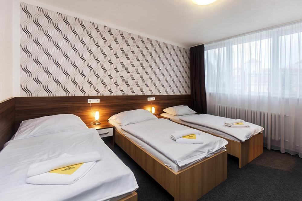 Arkada Hotel Bucovice Экстерьер фото