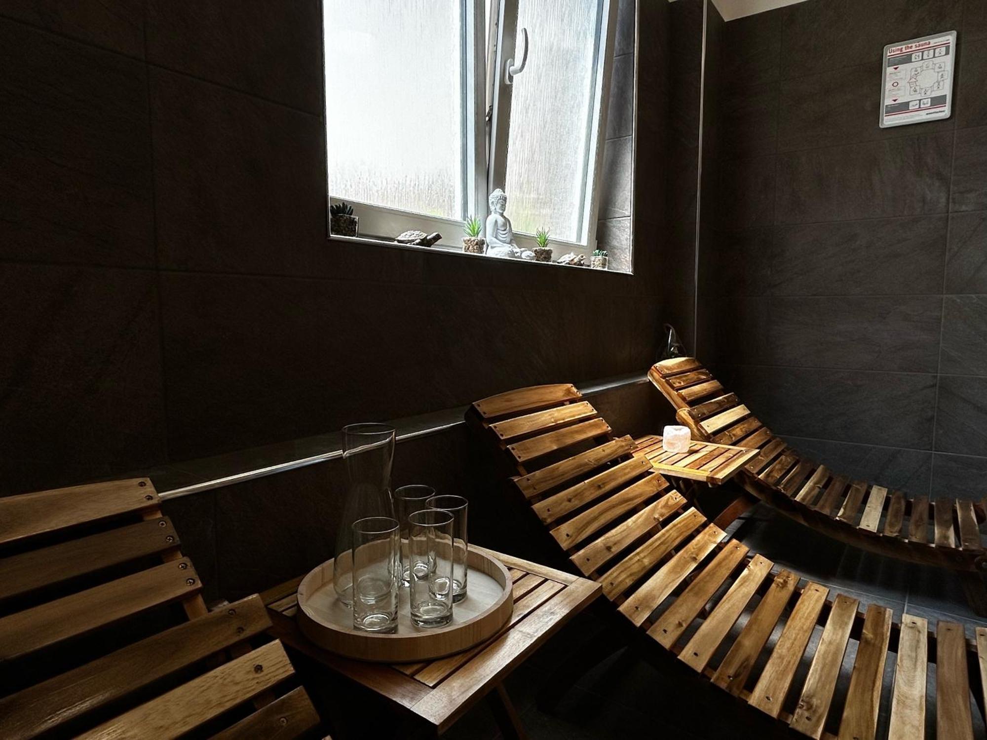 Arkada Hotel Bucovice Экстерьер фото