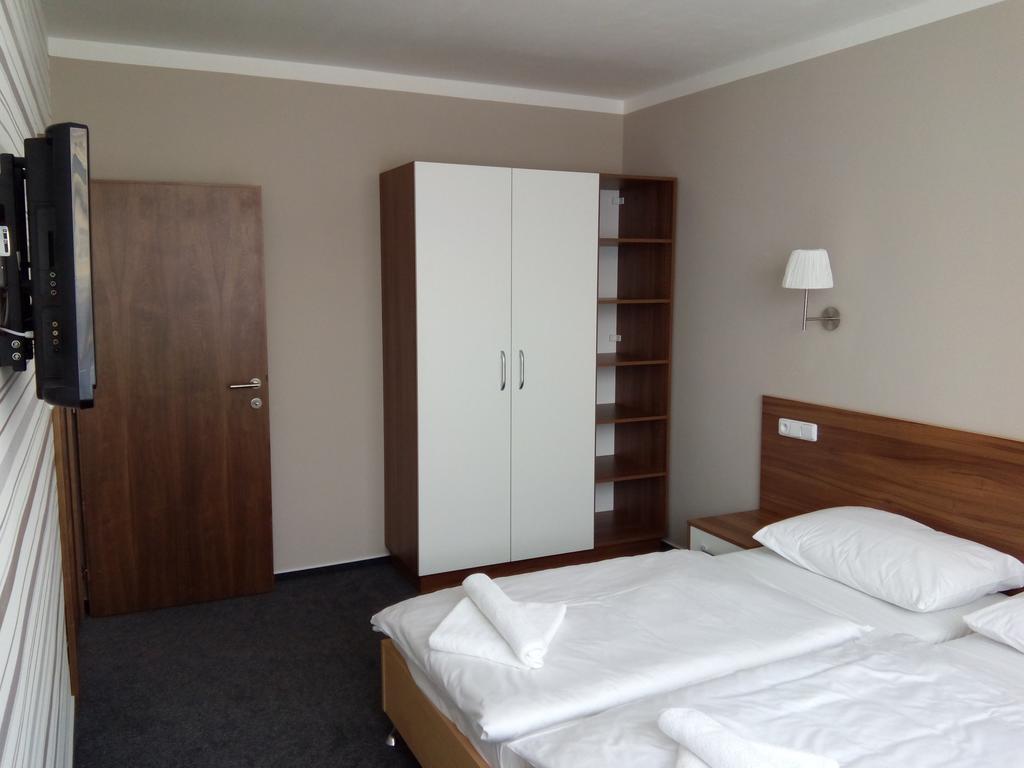 Arkada Hotel Bucovice Экстерьер фото