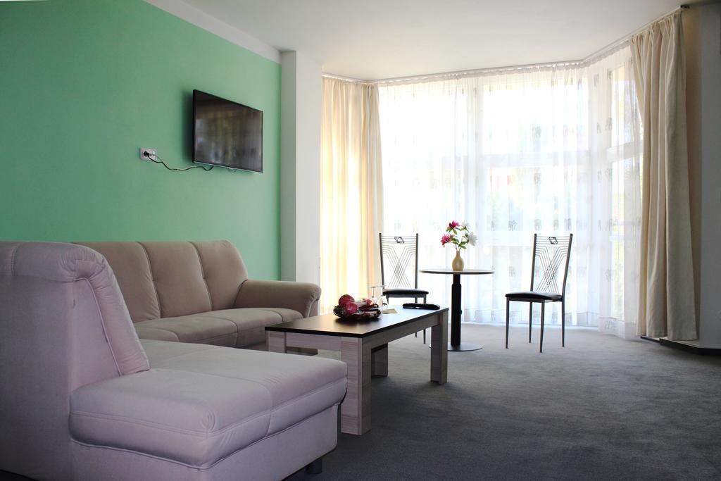 Arkada Hotel Bucovice Экстерьер фото