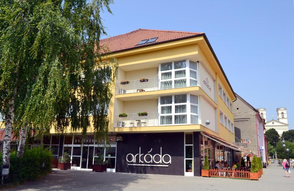 Arkada Hotel Bucovice Экстерьер фото