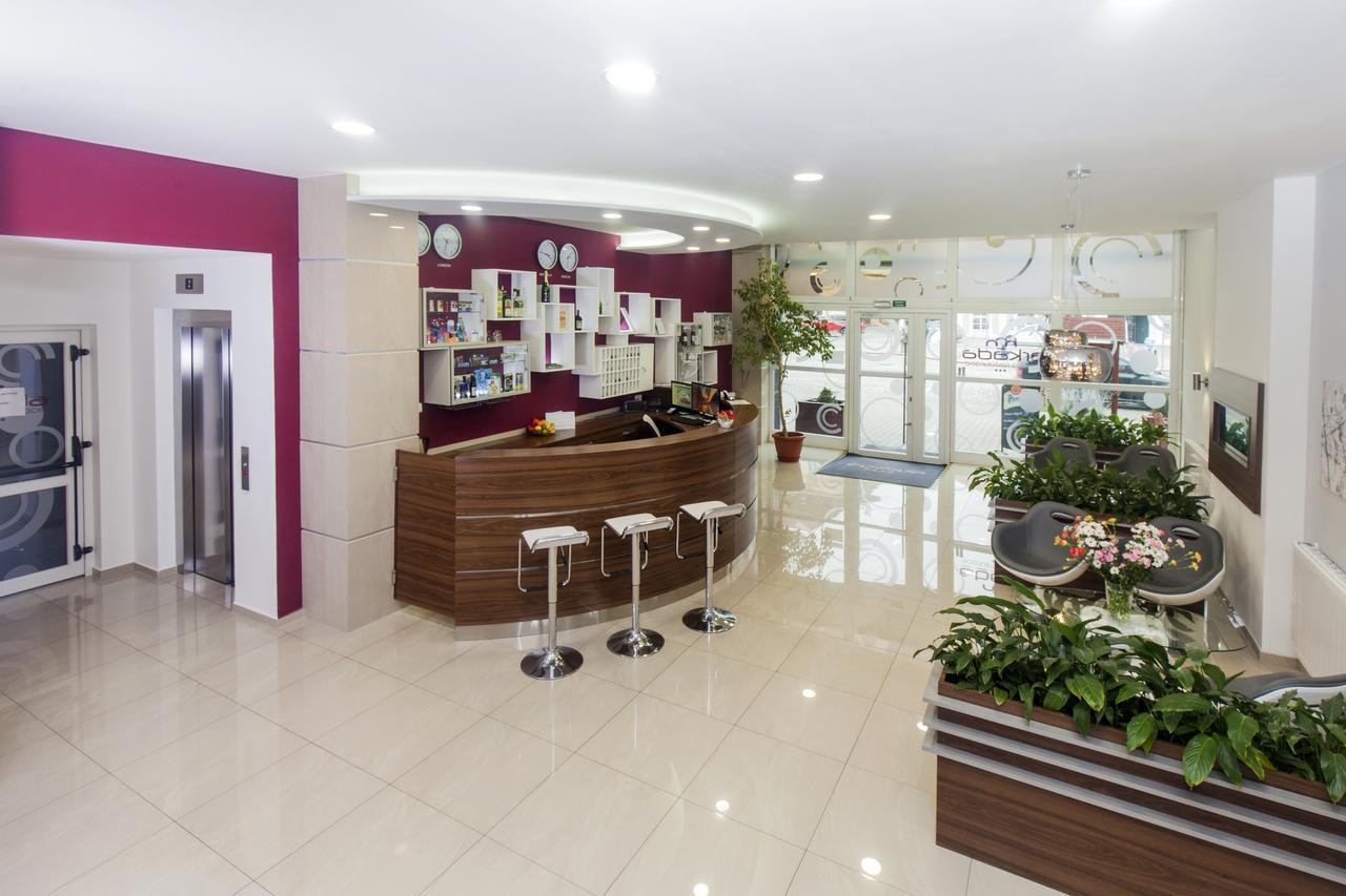 Arkada Hotel Bucovice Экстерьер фото