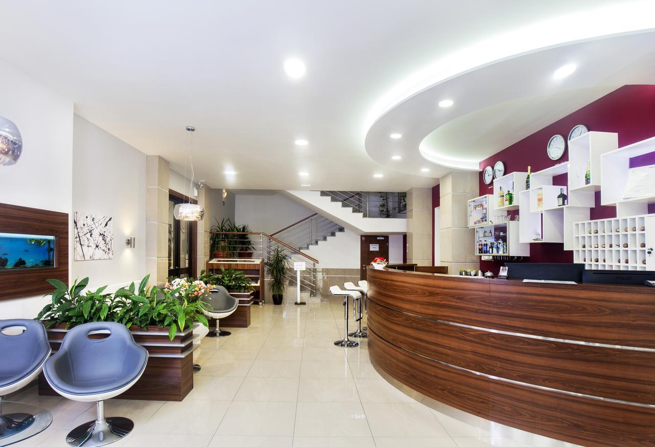 Arkada Hotel Bucovice Экстерьер фото