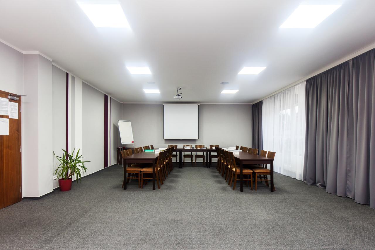 Arkada Hotel Bucovice Экстерьер фото