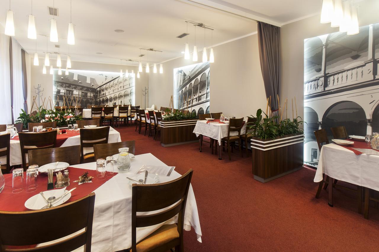 Arkada Hotel Bucovice Экстерьер фото